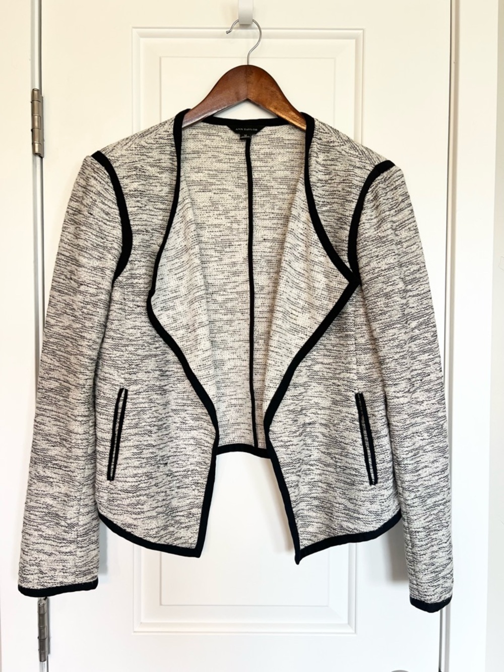 Ann Taylor cream tweed open front cardigan blazer Size M Preppy Office Classic